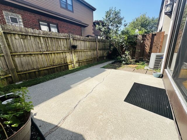 1750 Henley Street 25, Glenview, IL 60025