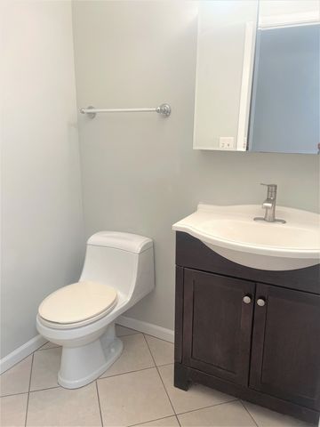 1750 Henley Street 25, Glenview, IL 60025