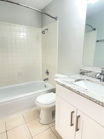 1750 Henley Street 25, Glenview, IL 60025