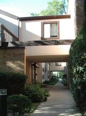 1750 Henley Street 25, Glenview, IL 60025