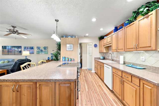 1002 EL RANCHO DRIVE, Sun City Center, FL 33573