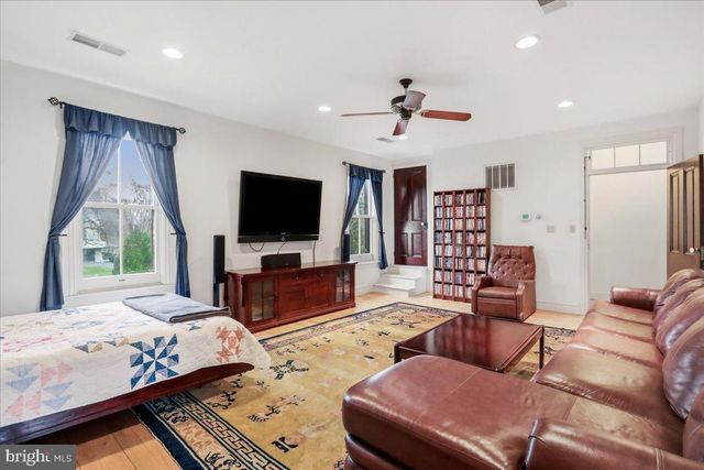 827 PHILADELPHIA AVENUE, Chambersburg, PA 17201