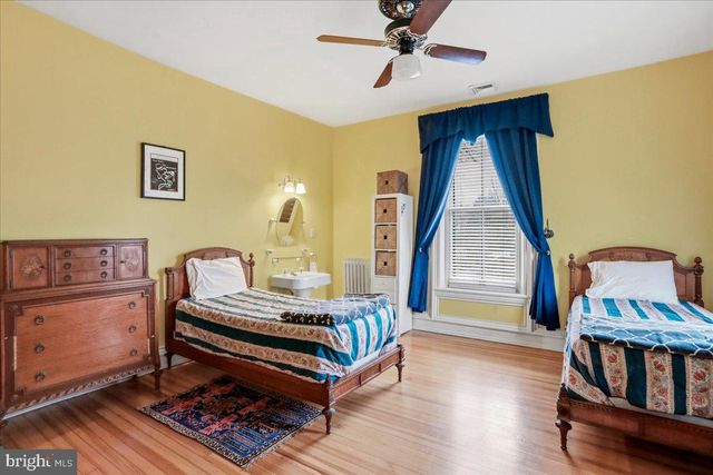 827 PHILADELPHIA AVENUE, Chambersburg, PA 17201