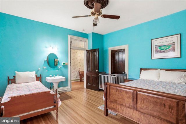 827 PHILADELPHIA AVENUE, Chambersburg, PA 17201