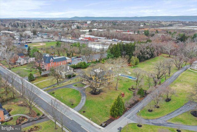 827 PHILADELPHIA AVENUE, Chambersburg, PA 17201