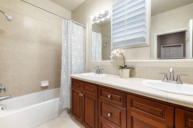 4674 N Arrow Ridge Way, Clovis, CA 93619