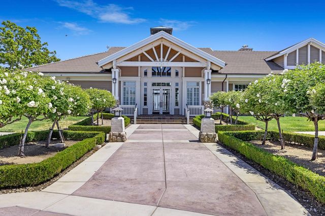 4674 N Arrow Ridge Way, Clovis, CA 93619