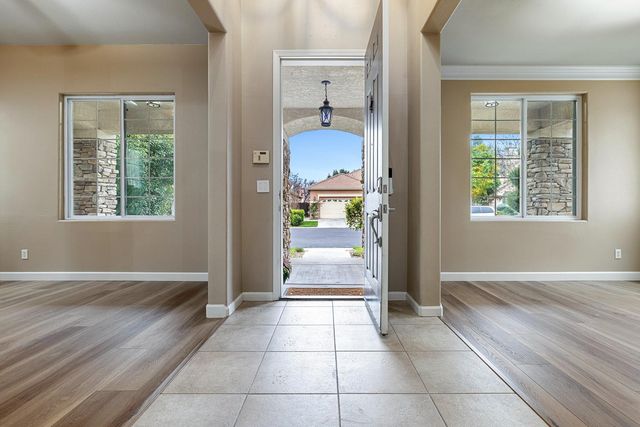 4674 N Arrow Ridge Way, Clovis, CA 93619