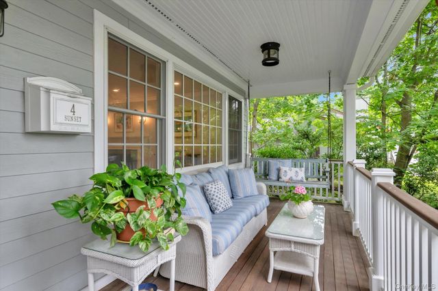 4 Sunset Lane, Port Washington, NY 11050