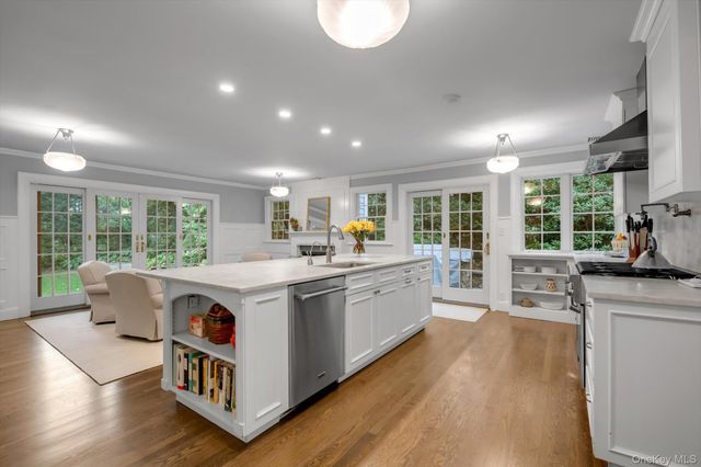 4 Sunset Lane, Port Washington, NY 11050