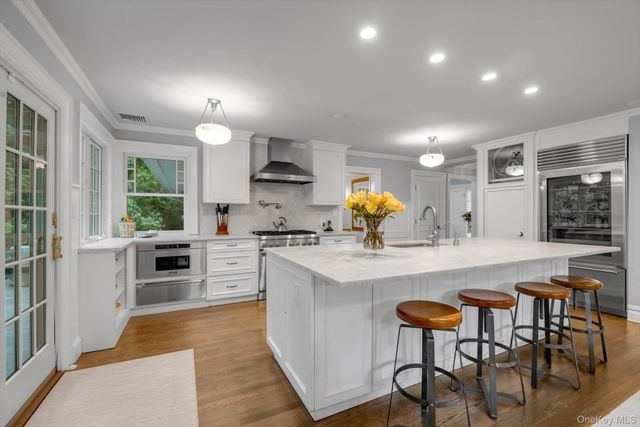 4 Sunset Lane, Port Washington, NY 11050