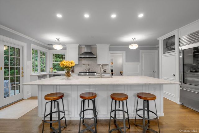 4 Sunset Lane, Port Washington, NY 11050