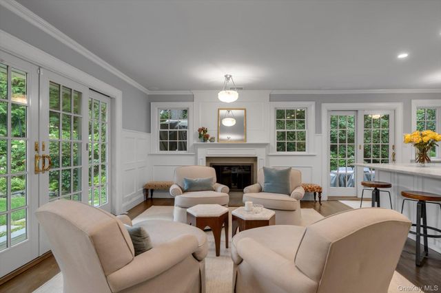4 Sunset Lane, Port Washington, NY 11050