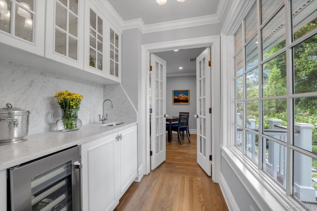 4 Sunset Lane, Port Washington, NY 11050