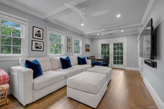 4 Sunset Lane, Port Washington, NY 11050