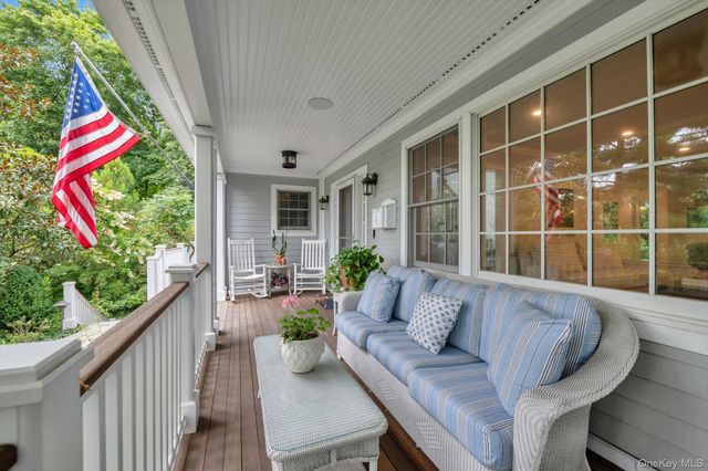 4 Sunset Lane, Port Washington, NY 11050