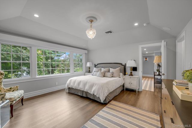 4 Sunset Lane, Port Washington, NY 11050