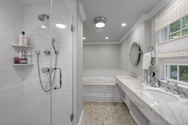 4 Sunset Lane, Port Washington, NY 11050