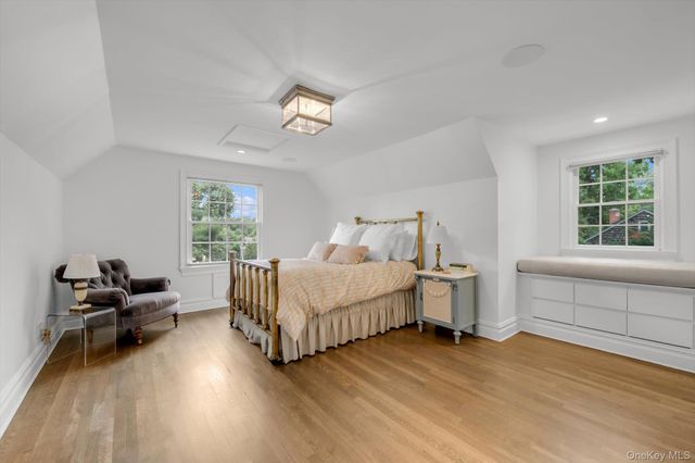 4 Sunset Lane, Port Washington, NY 11050
