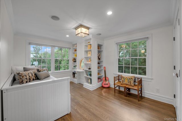 4 Sunset Lane, Port Washington, NY 11050