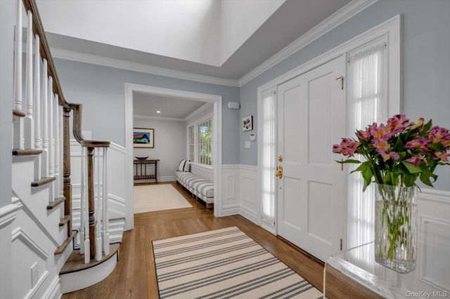 4 Sunset Lane, Port Washington, NY 11050