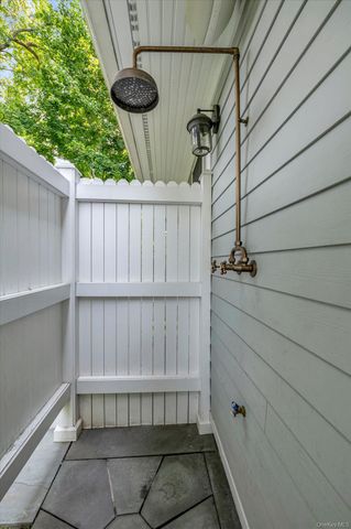 4 Sunset Lane, Port Washington, NY 11050