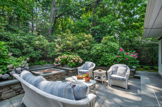 4 Sunset Lane, Port Washington, NY 11050
