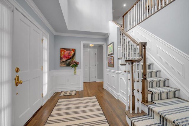 4 Sunset Lane, Port Washington, NY 11050
