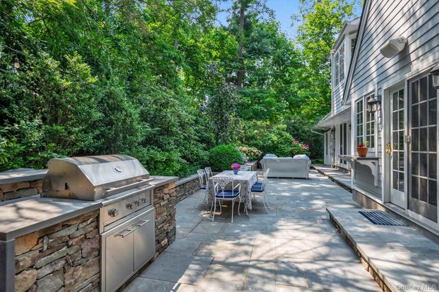 4 Sunset Lane, Port Washington, NY 11050