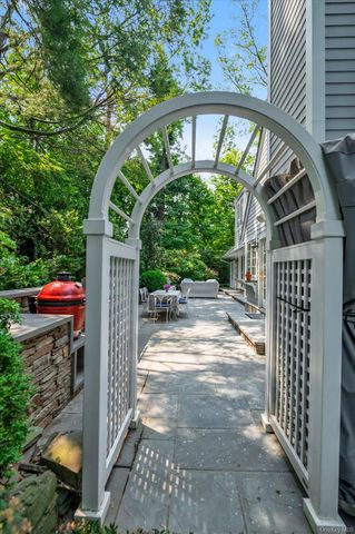 4 Sunset Lane, Port Washington, NY 11050