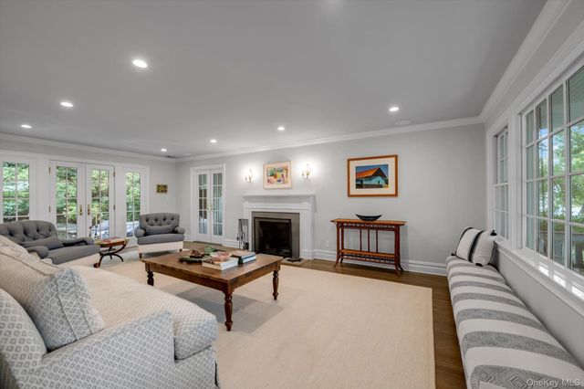4 Sunset Lane, Port Washington, NY 11050