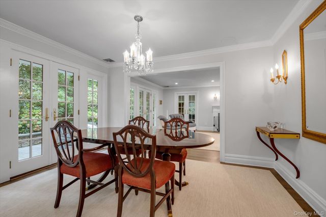 4 Sunset Lane, Port Washington, NY 11050