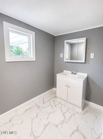910 Robertson Street, Kingsport, TN 37660