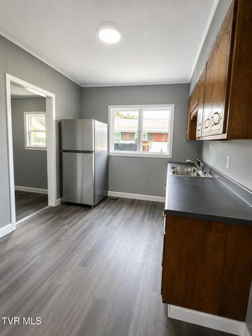 910 Robertson Street, Kingsport, TN 37660