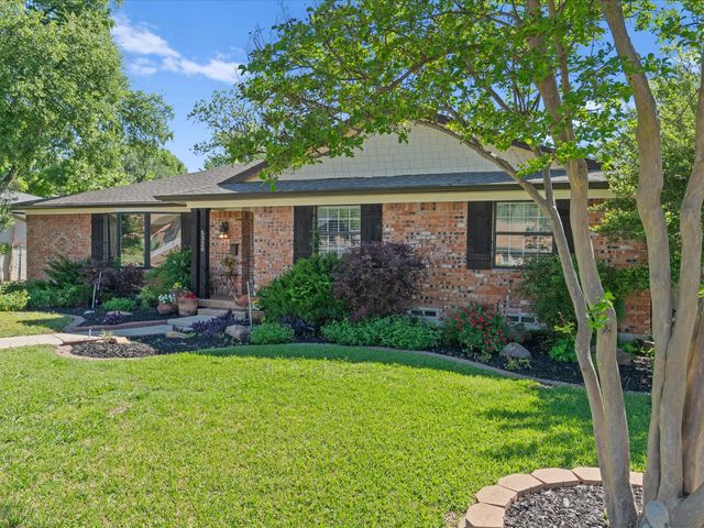 5320 Elkridge Drive, Dallas, TX 75227