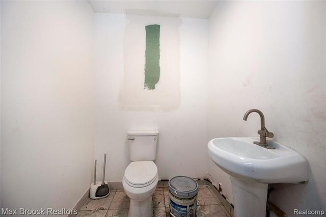 13940 Gratiot Avenue, Detroit, MI 48205