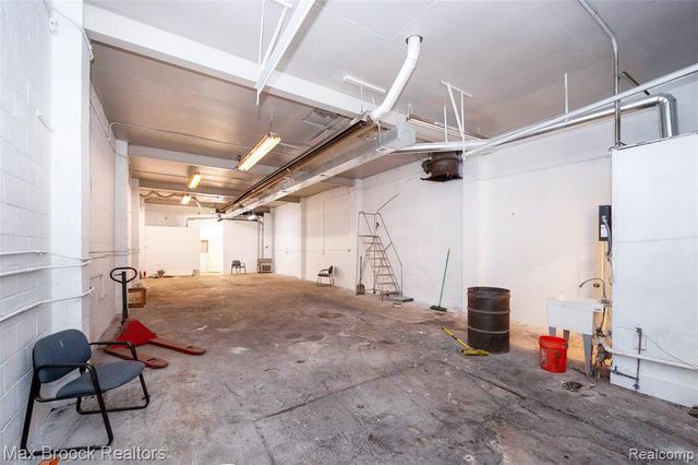 13940 Gratiot Avenue, Detroit, MI 48205