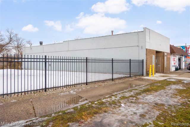 13940 Gratiot Avenue, Detroit, MI 48205