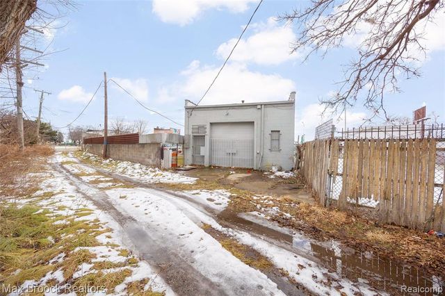 13940 Gratiot Avenue, Detroit, MI 48205