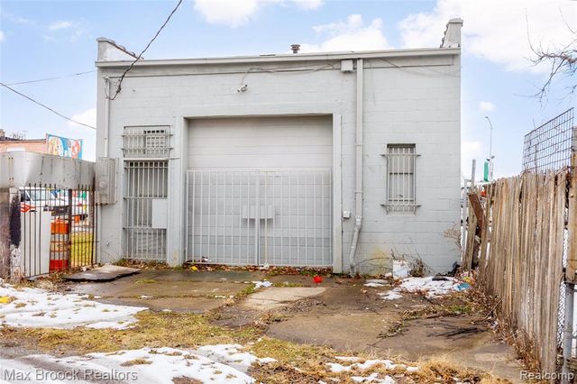 13940 Gratiot Avenue, Detroit, MI 48205