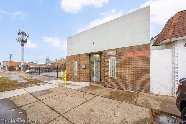 13940 Gratiot Avenue, Detroit, MI 48205