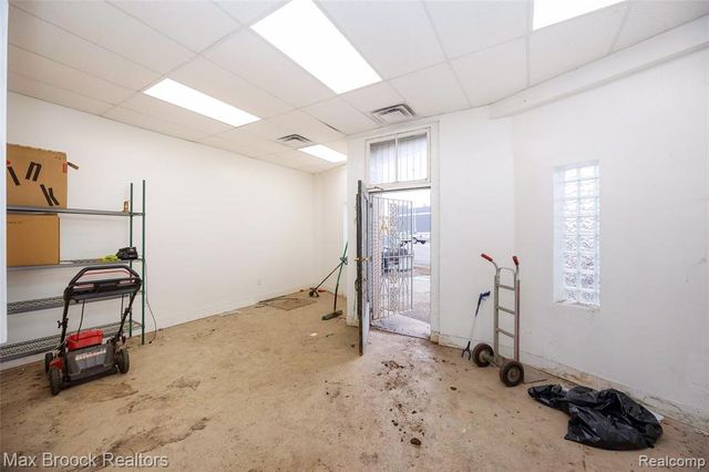 13940 Gratiot Avenue, Detroit, MI 48205