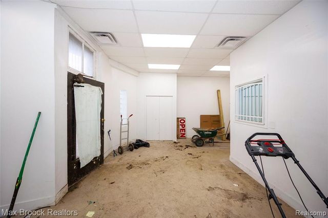 13940 Gratiot Avenue, Detroit, MI 48205