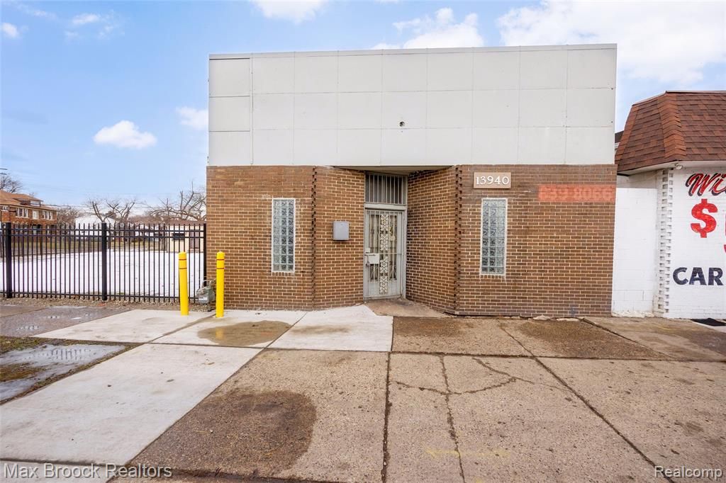 13940 Gratiot Avenue, Detroit, MI 48205