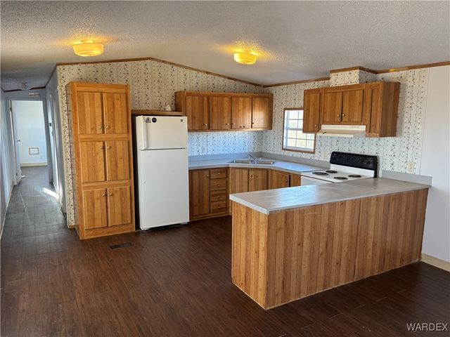 3676 N Avra Road, Golden Valley, AZ 86413