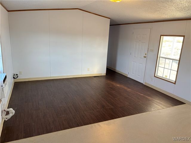 3676 N Avra Road, Golden Valley, AZ 86413