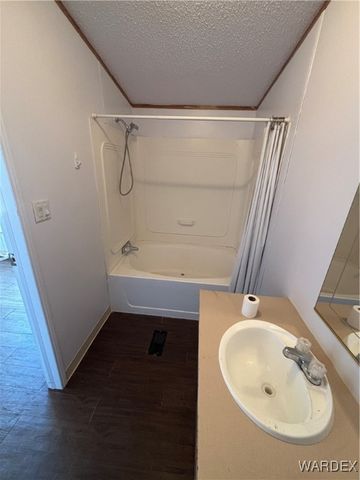 3676 N Avra Road, Golden Valley, AZ 86413