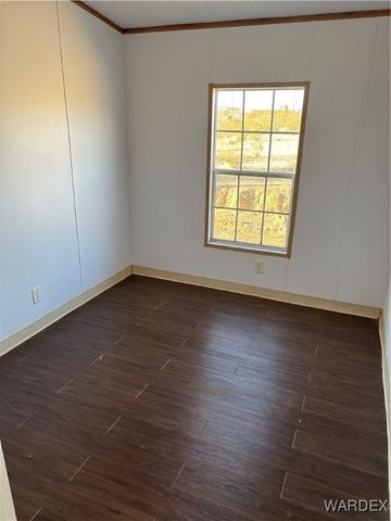 3676 N Avra Road, Golden Valley, AZ 86413