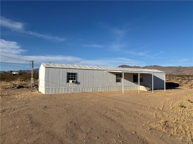 3676 N Avra Road, Golden Valley, AZ 86413