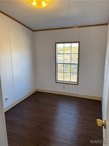 3676 N Avra Road, Golden Valley, AZ 86413